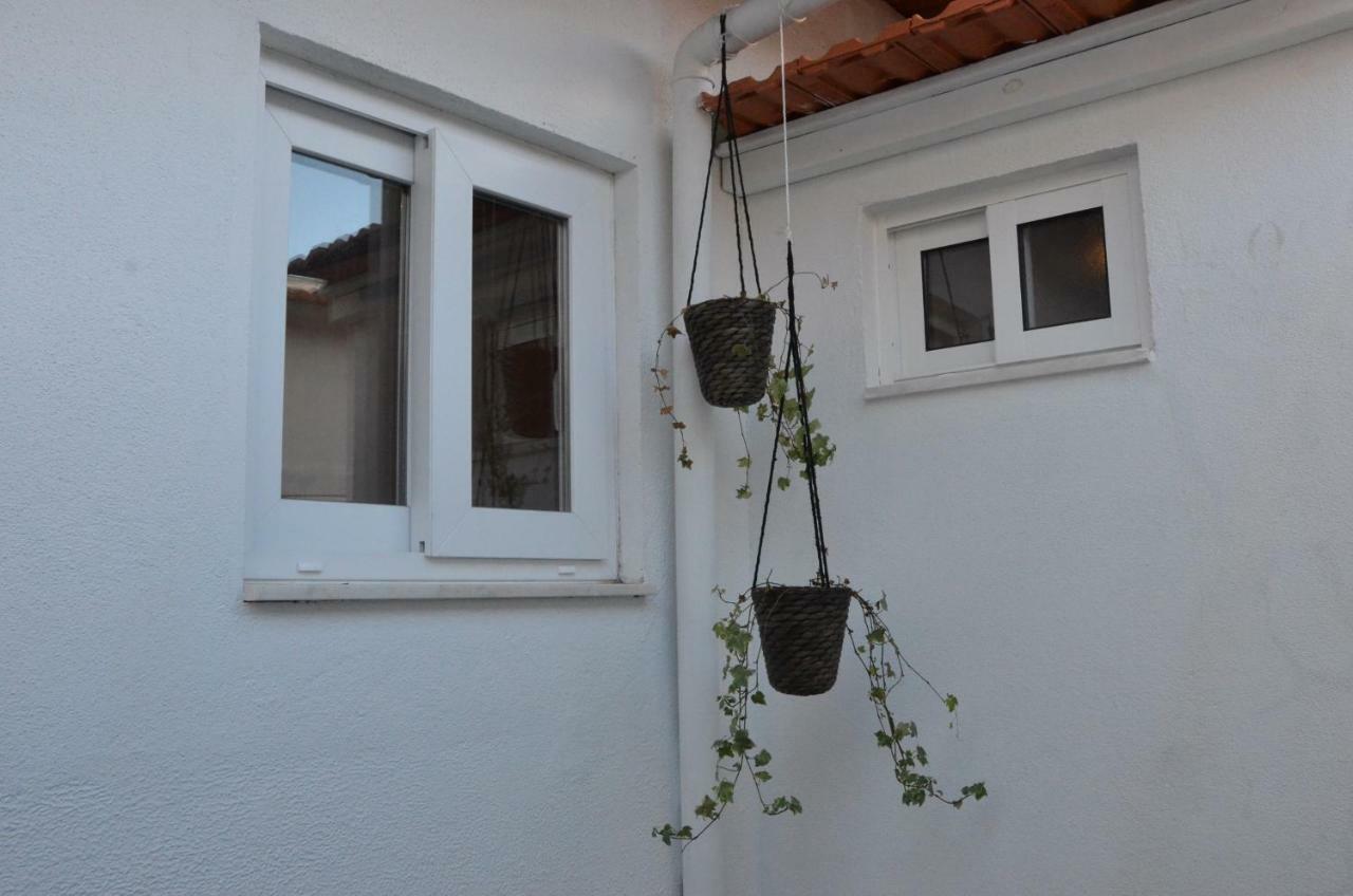 Apartment Charming Brick Wall Studio With Patio