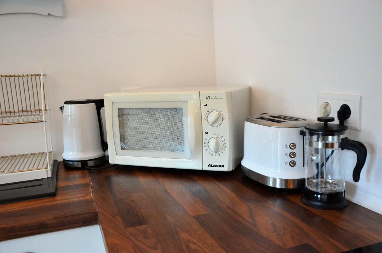 Apartment Charming Brick Wall Studio With Patio Lissabon