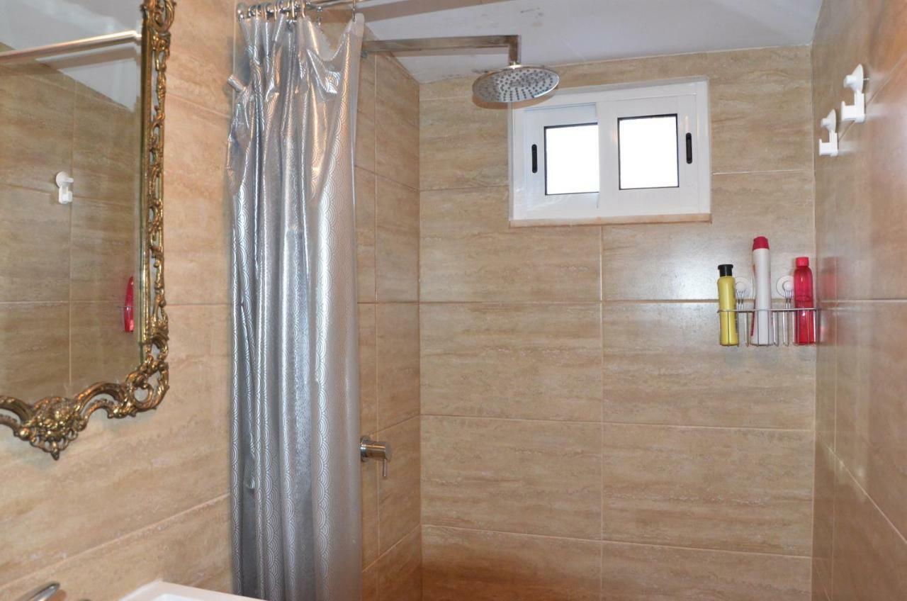 Apartment Charming Brick Wall Studio With Patio Lissabon