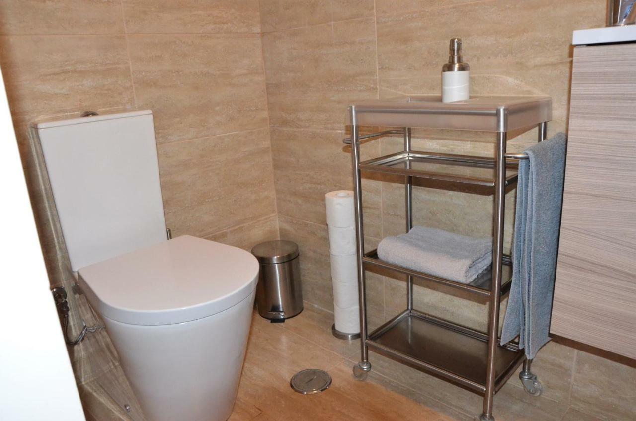 Charming Brick Wall Studio With Patio Apartment Lissabon