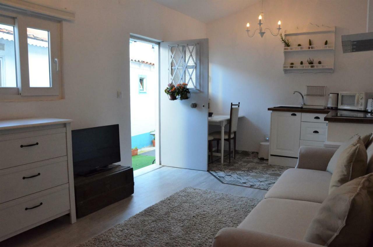 Apartment Charming Brick Wall Studio With Patio *